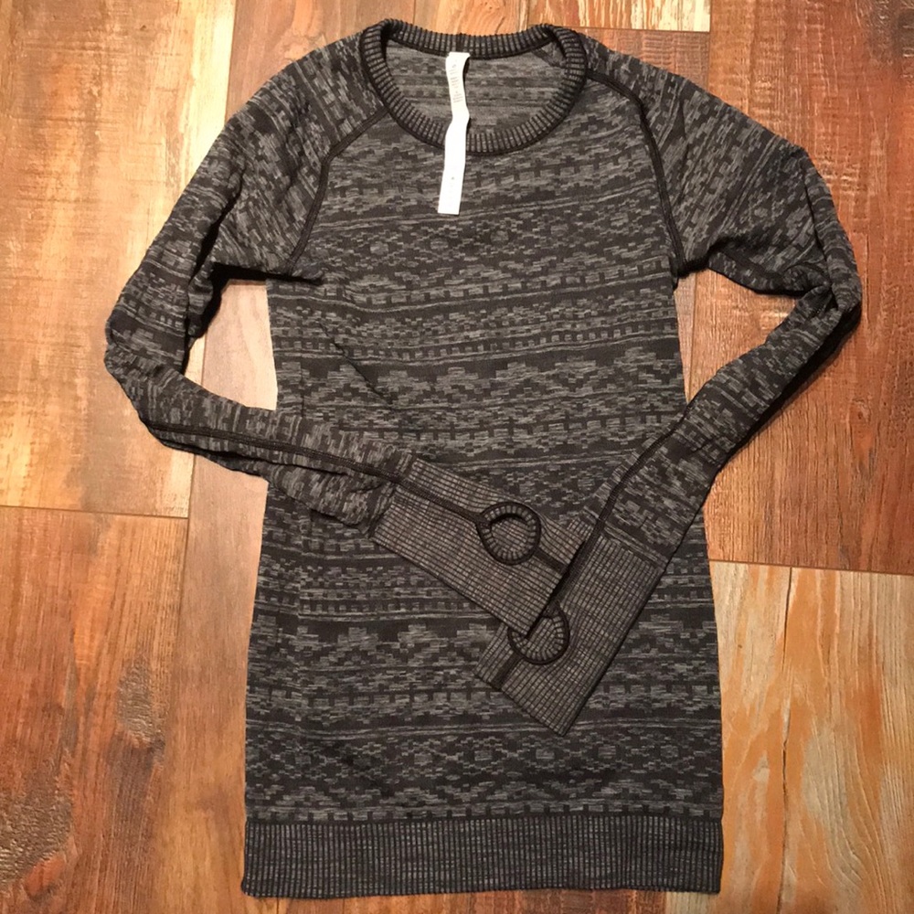 Lululemon gray long sleeve rest less pullover